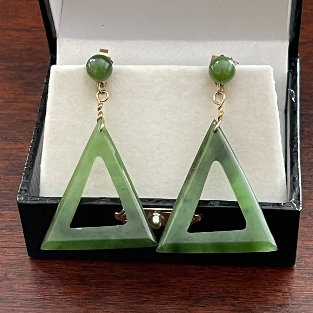 Hand-carved natural spinach green nephrite jade drop gold plated drop earrings - Picture 5 of 6